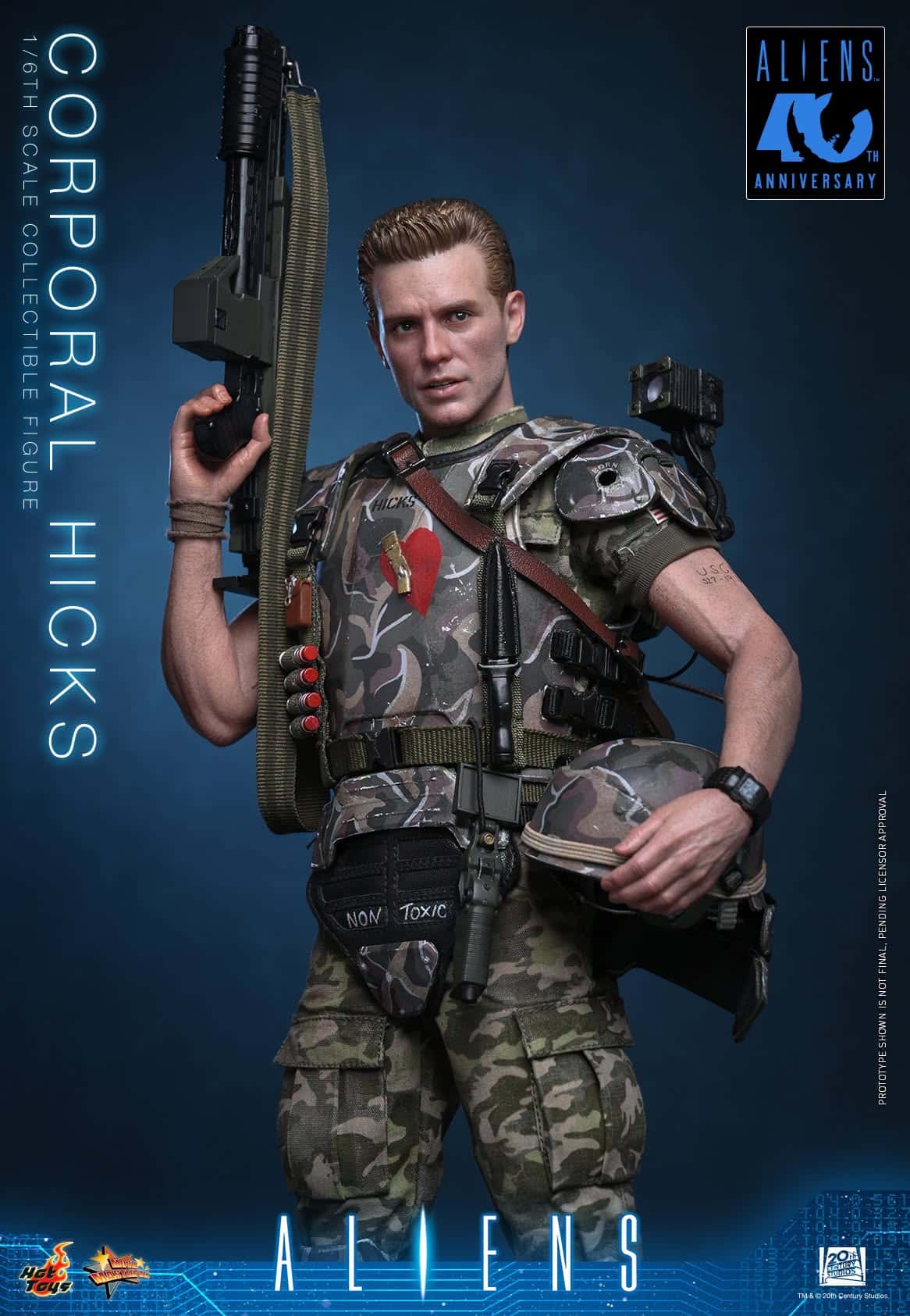 Hot Toys Corporal Hicks 1/6th Scale Figure (Aliens) holding his M10 helmet and Pulse Rifle, BORN AGAIN armour visible